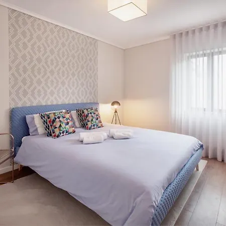 Canal Apartment *